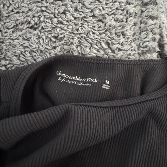Abercrombie & Fitch | EUC Gray Short Sleeve Ribbed Crop Top Size Medium - Picture 7 of 7